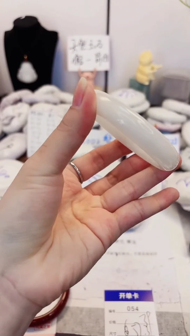 【闪购商品】石英质玉手镯未镶嵌54-玉兰白-圈口57