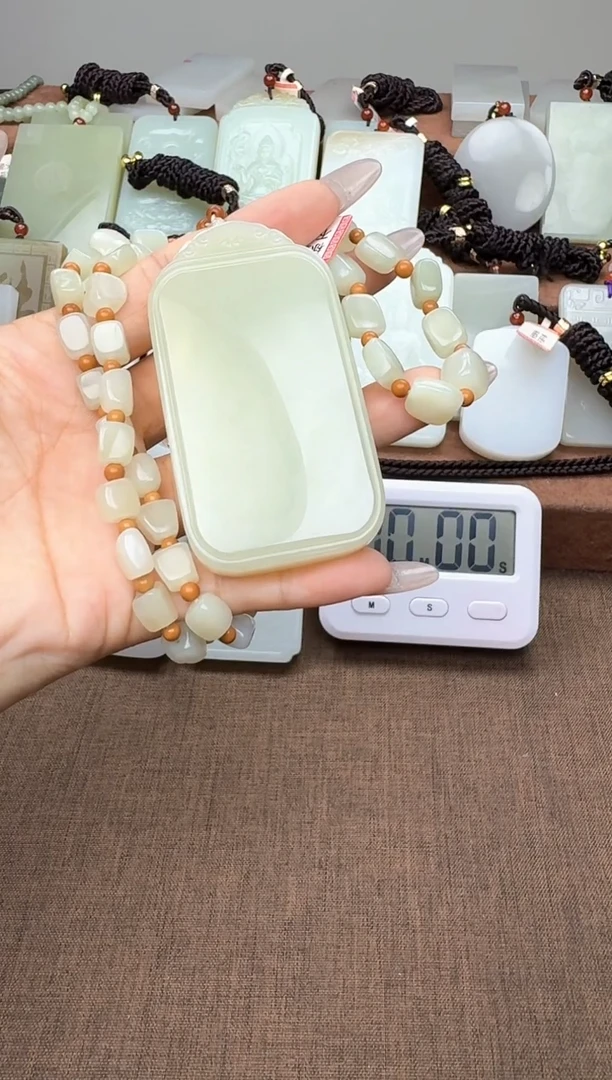 颈饰未镶嵌和田玉半*水 半桶水