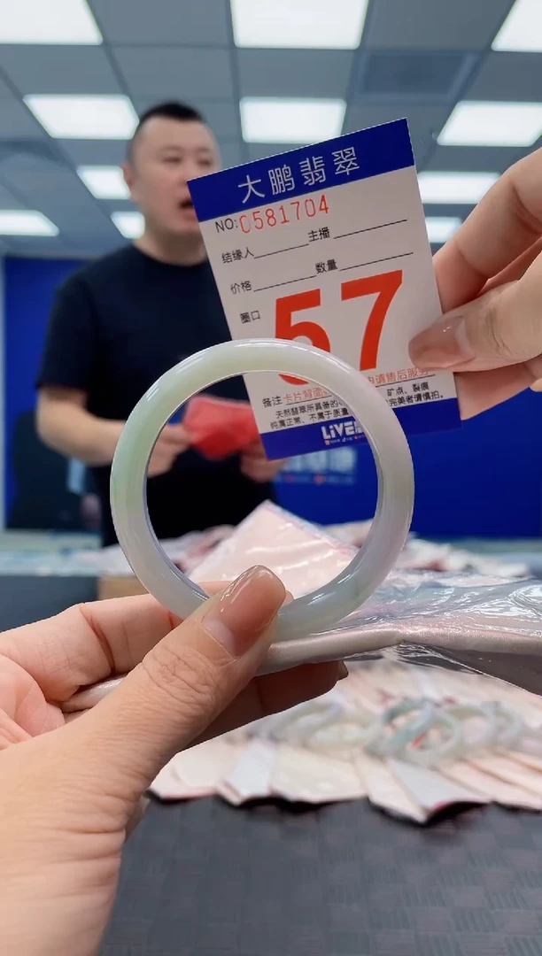 翡翠手镯未镶嵌 AAAAAAAA