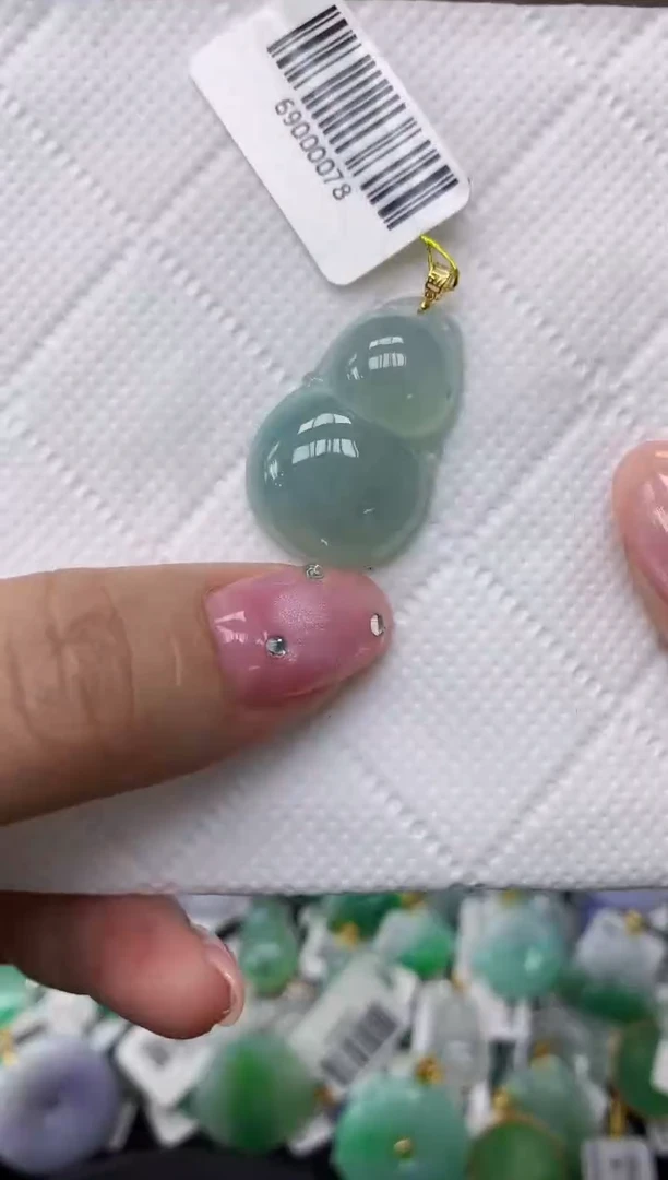 翡翠18K金镶嵌颈饰1111111111