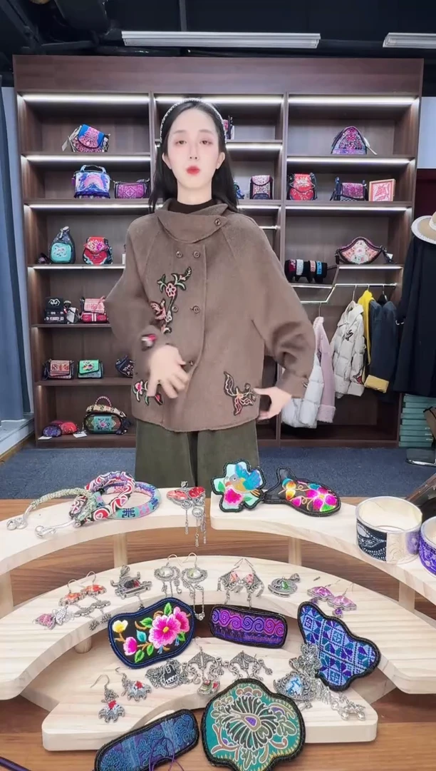 织绣A102蒙阿苏苗绣传承店