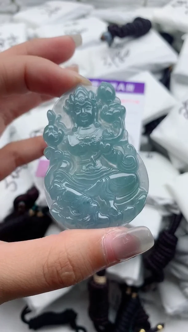 翡翠未镶嵌颈饰·