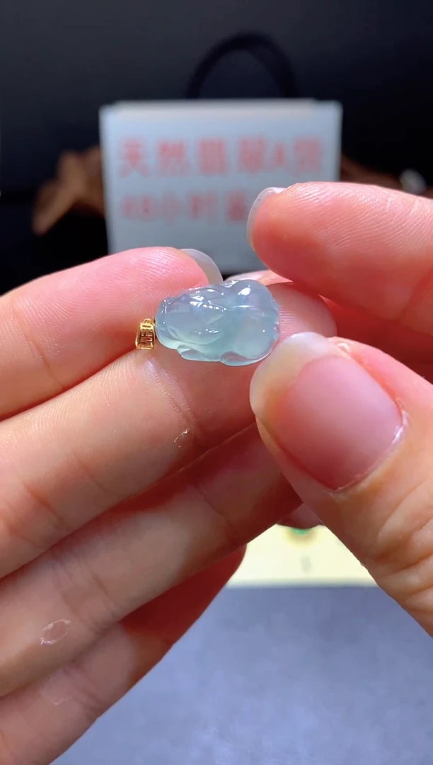 翡翠18K金镶嵌颈饰翡翠吊坠