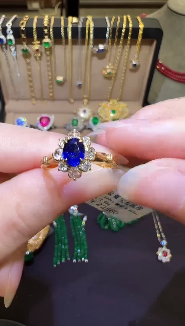 戒指蓝宝石18K金镶嵌1.22ct皇家蓝