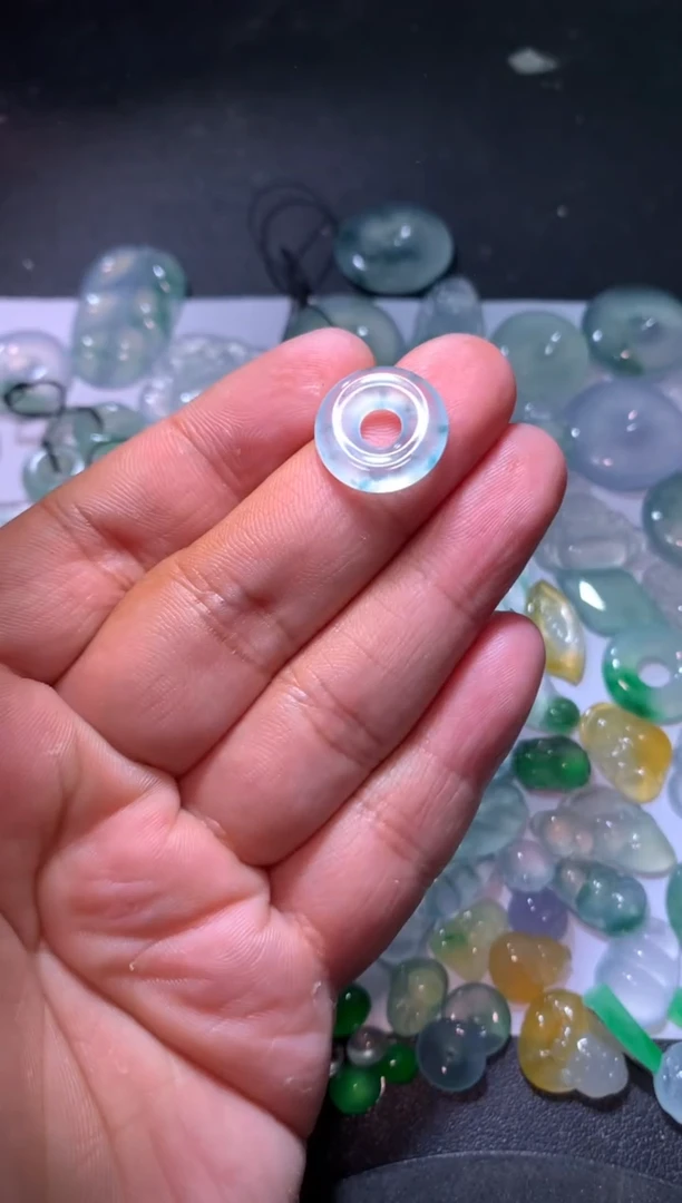 【闪购商品】翡翠颈饰未镶嵌甜甜圈