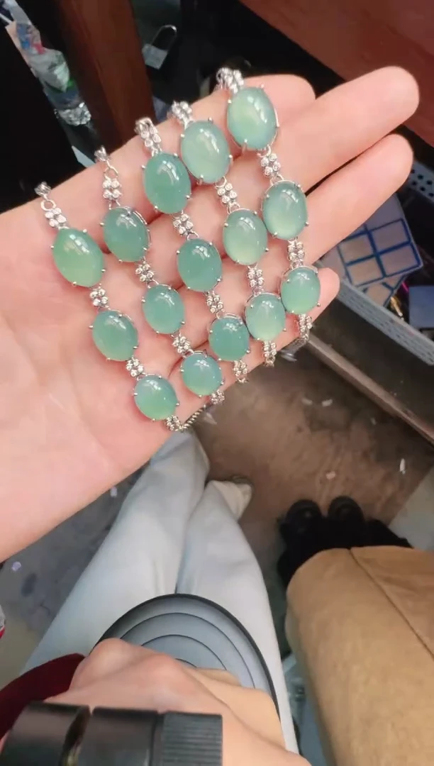 未镶嵌定制翡翠A货有轻微色差属于正常现象，手链多样性发货1