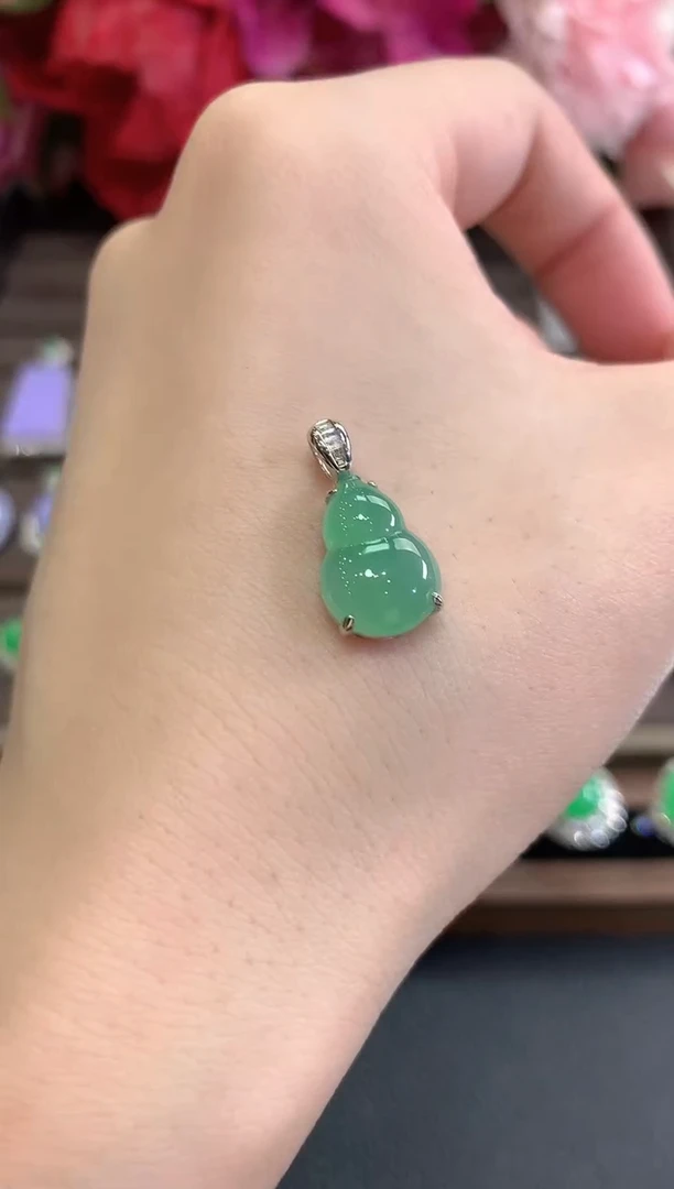 吊坠(不含链)18K金镶嵌翡翠秋日珠宝Q29