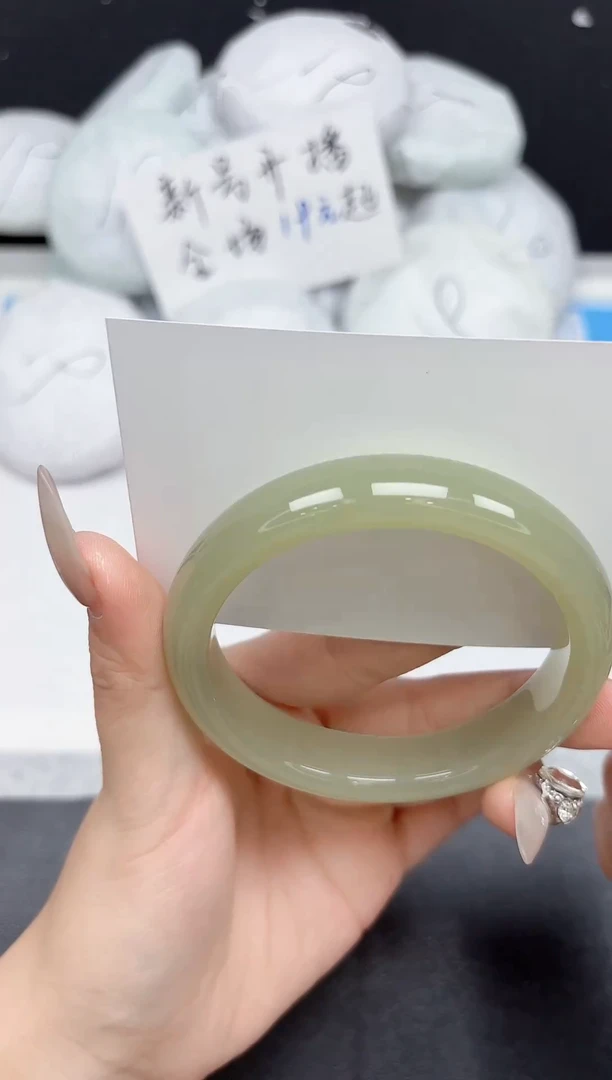 未镶嵌手镯石英质玉130-60.6