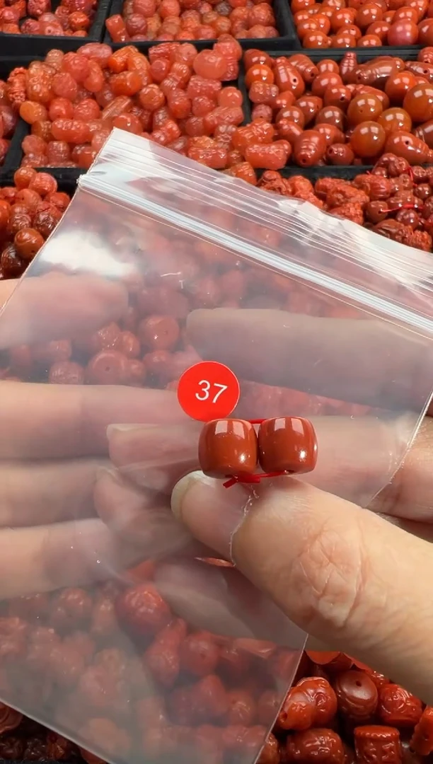 颈饰未镶嵌南红玛瑙1