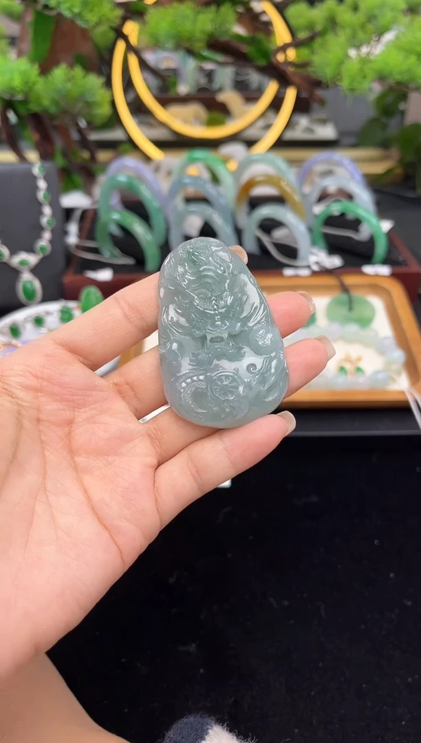 颈饰未镶嵌翡翠吊坠