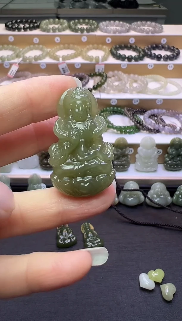 颈饰未镶嵌和田玉97号链接多样性发一有包容约40*24*10mm