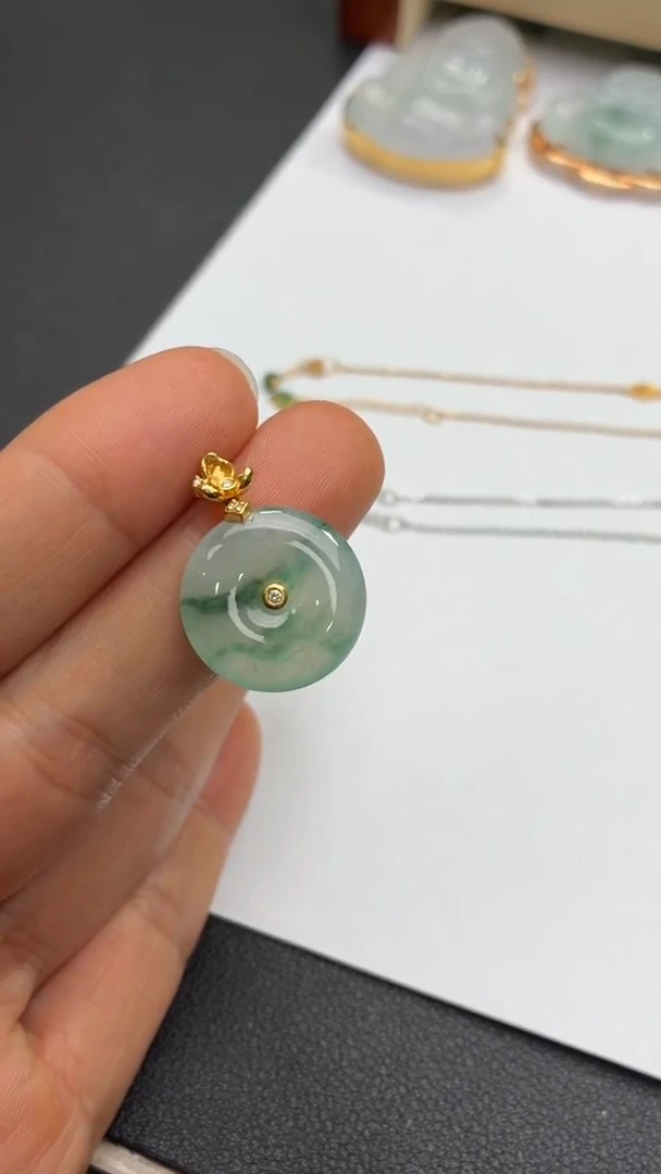 颈饰18K金镶嵌翡翠天然翡翠A货