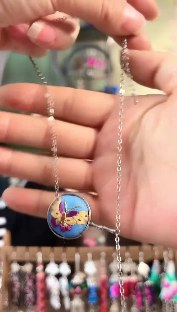 彩云南阁非遗老绣苗银饰品568