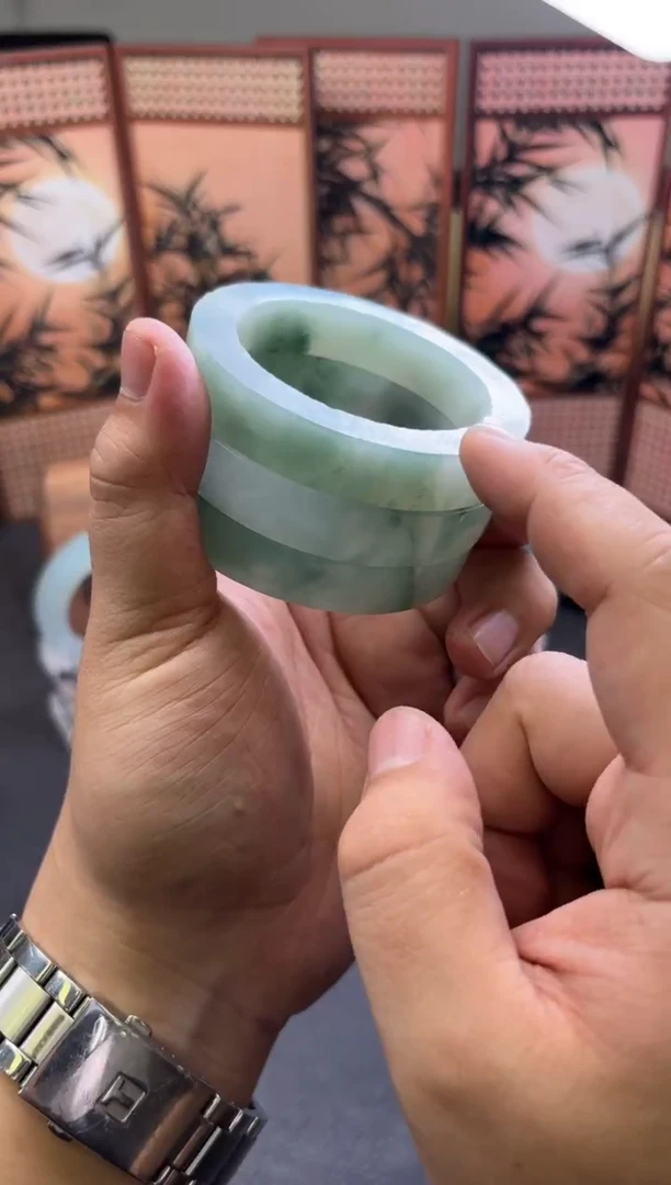 未镶嵌手镯定制翡翠沐*多样性