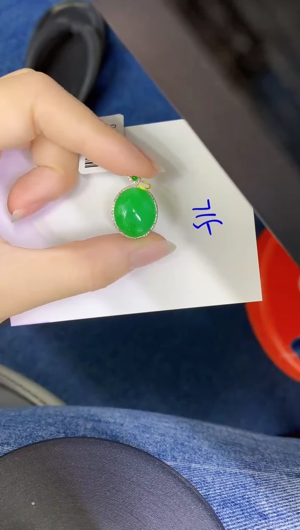 颈饰18K金镶嵌翡翠缅甸天然翡翠A货