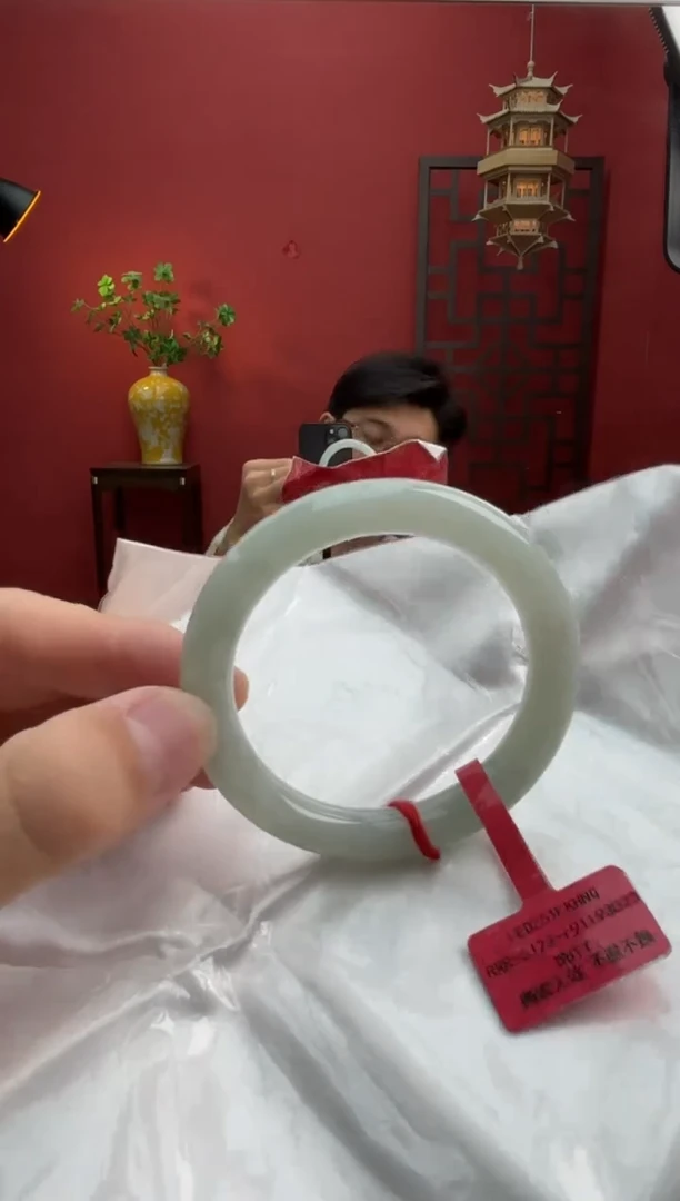 未镶嵌手镯（圆镯）翡翠翡翠手镯1