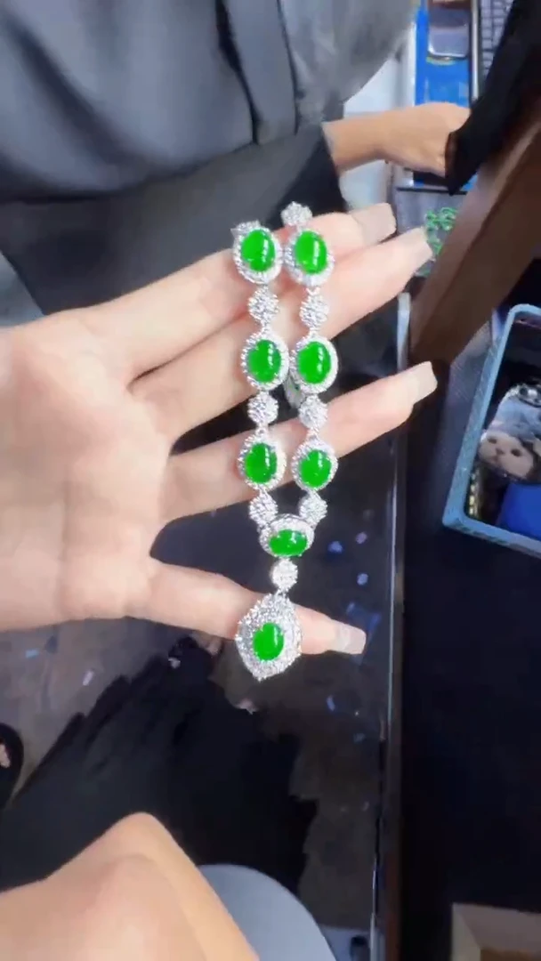 未镶嵌定制翡翠翡翠A货有轻微色差属于正常现象，套链多样性发货1