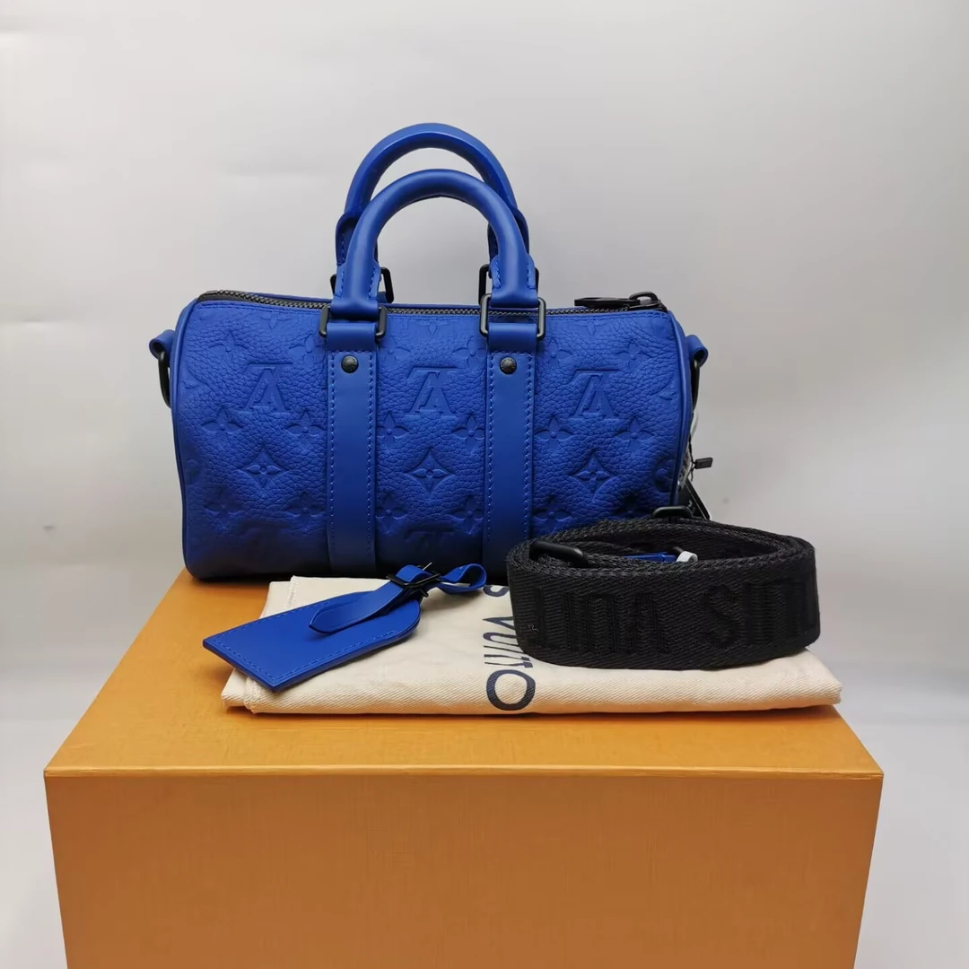 全新未使用 LouisVuitton/路易威登 17392 LV压纹Keepall25邮差包