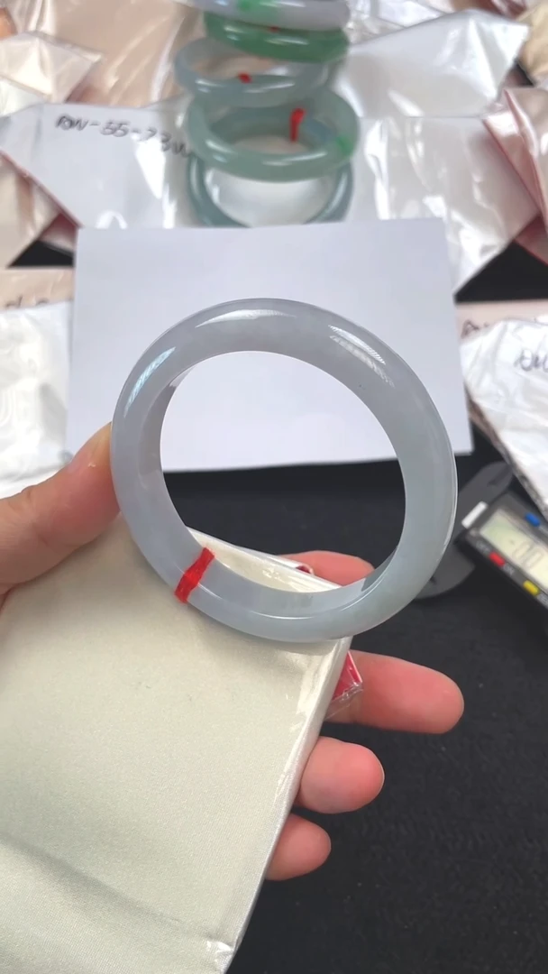 翡翠手镯未镶嵌57.5#正圈/平/3