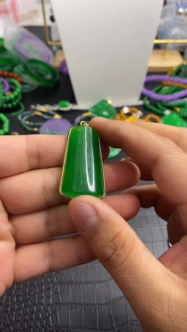 颈饰14K金镶嵌翡翠S011