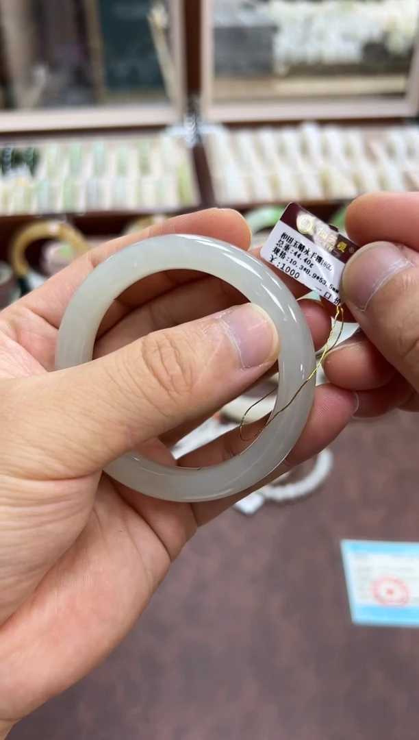 未镶嵌手镯和田玉53.5  256有明显包容介意勿拍