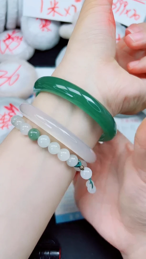 石英质玉手镯未镶嵌147-62.6