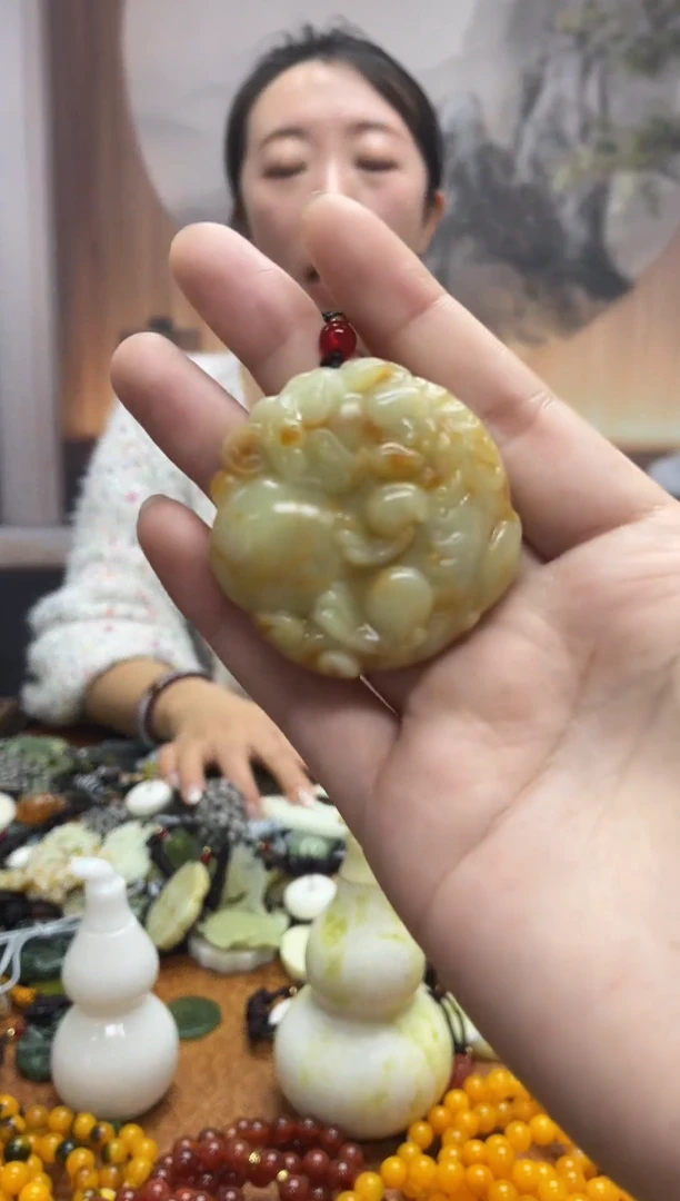 未镶嵌岫玉吊坠`