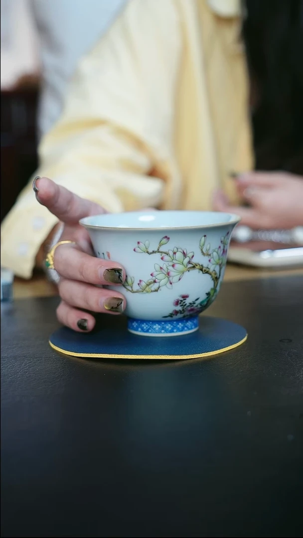 福利-粉彩花卉主人杯