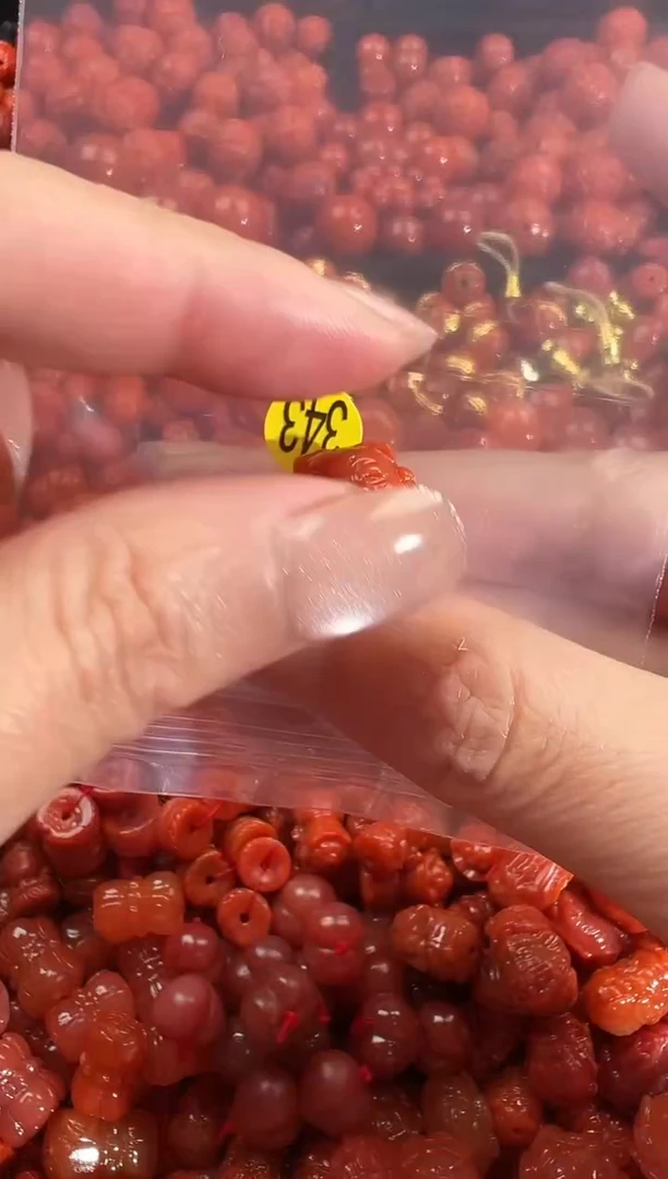 颈饰未镶嵌南红玛瑙1