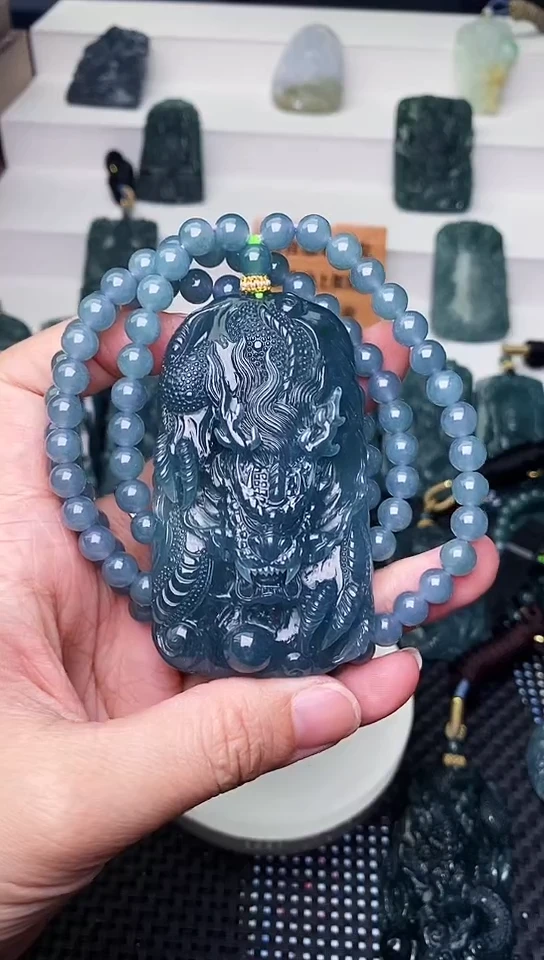 颈饰未镶嵌翡翠