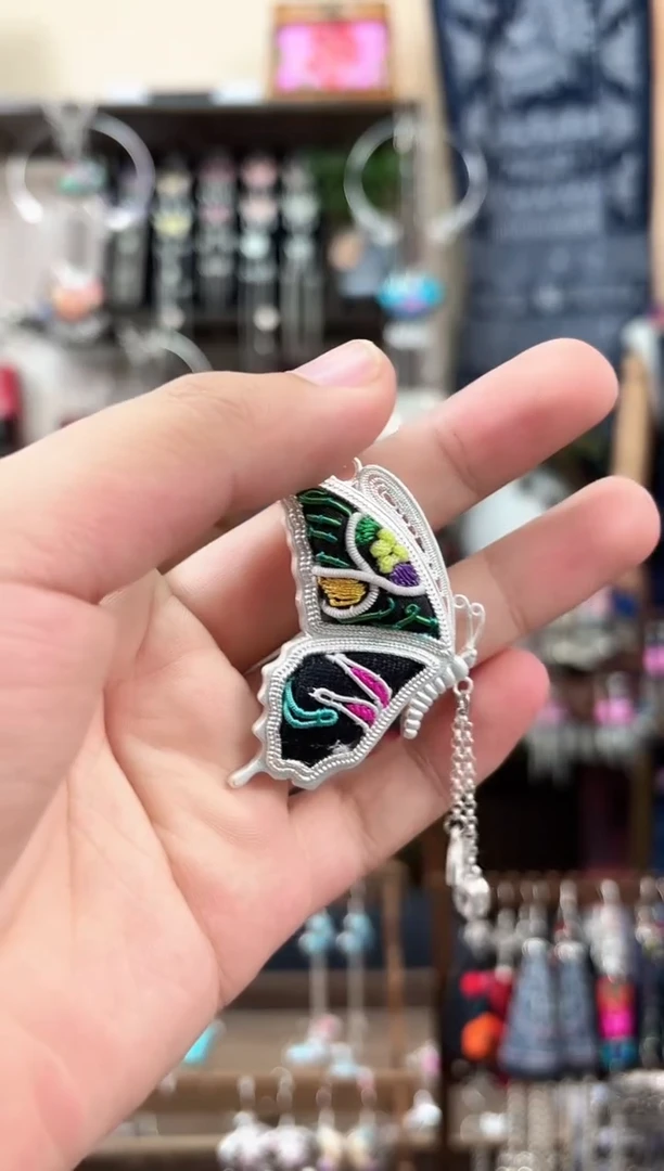 织绣民族风非遗老绣饰品670