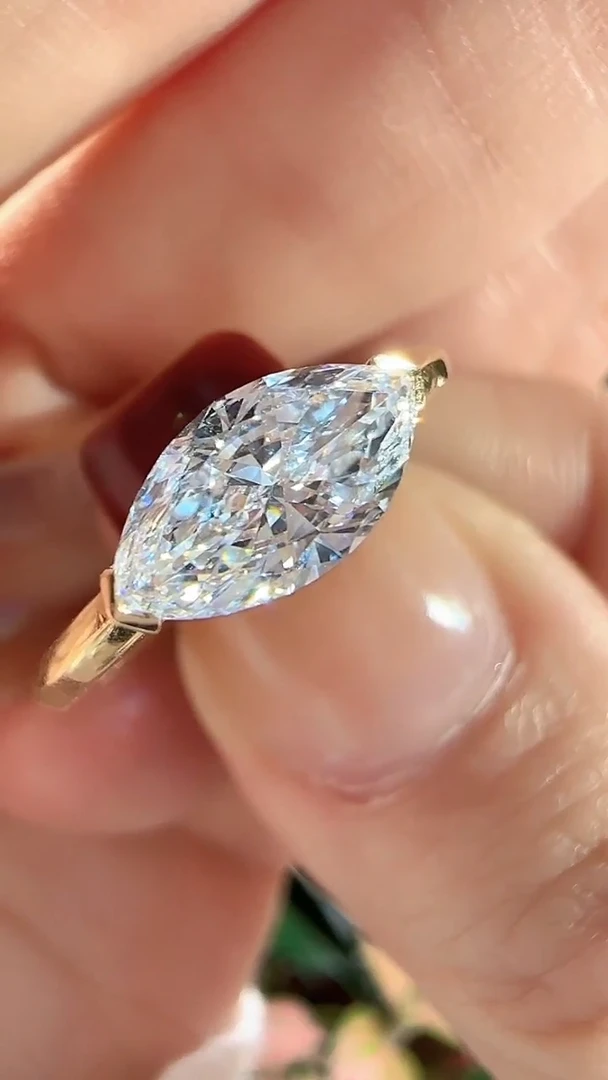 18K金镶嵌实验室培育钻石马眼戒指