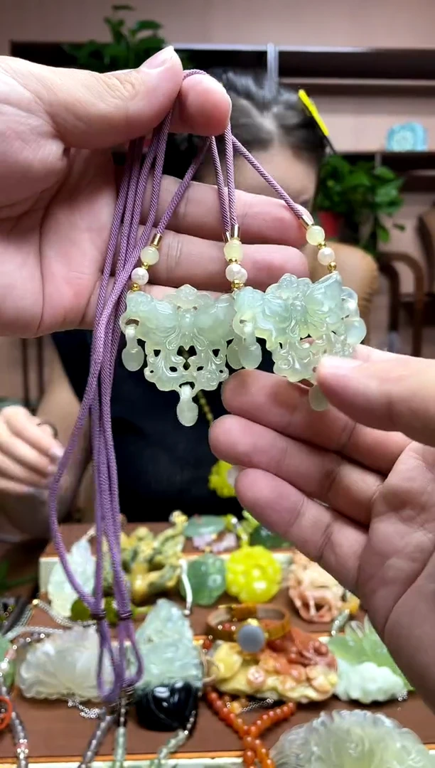 未镶嵌岫玉吊坠多样性发货发其中之一