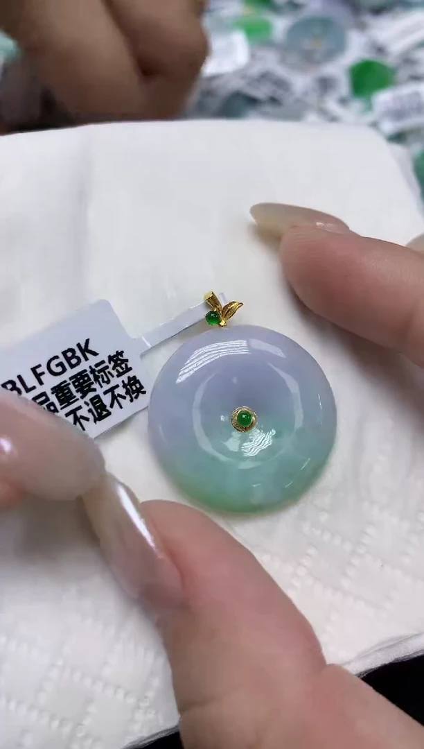 翡翠18K金镶嵌颈饰天然缅甸翡翠A货