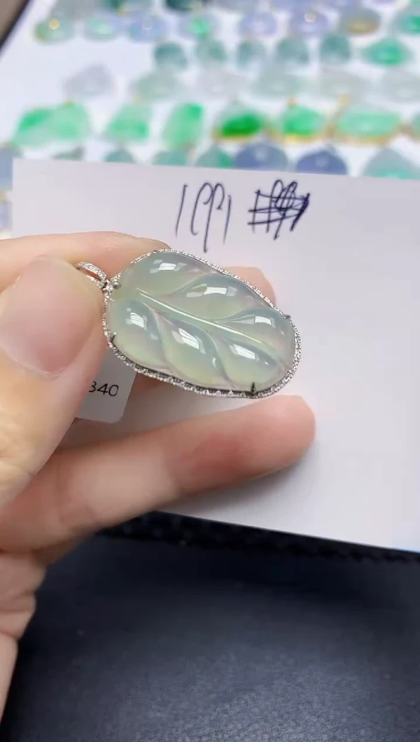 翡翠18K金镶嵌颈饰天然缅甸翡翠A货