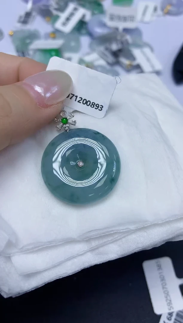翡翠18K金镶嵌颈饰天然缅甸翡翠A货