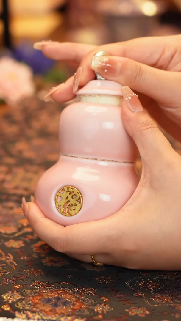 粉色葫芦茶叶罐1······