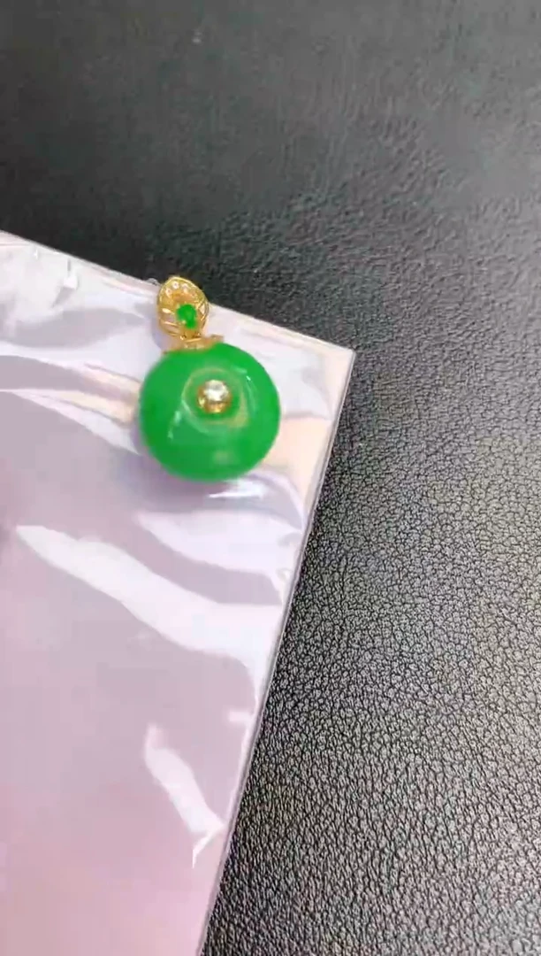 颈饰18K金镶嵌翡翠赠礼盒证书 珍珍