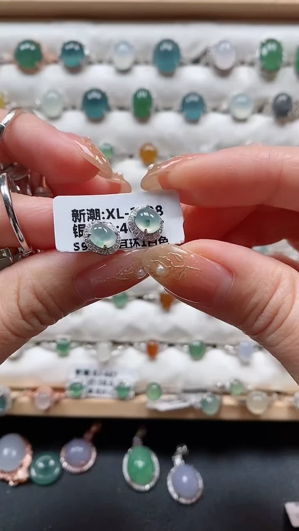 【闪购商品】翡翠耳钉银S925镶嵌一物一证一礼盒