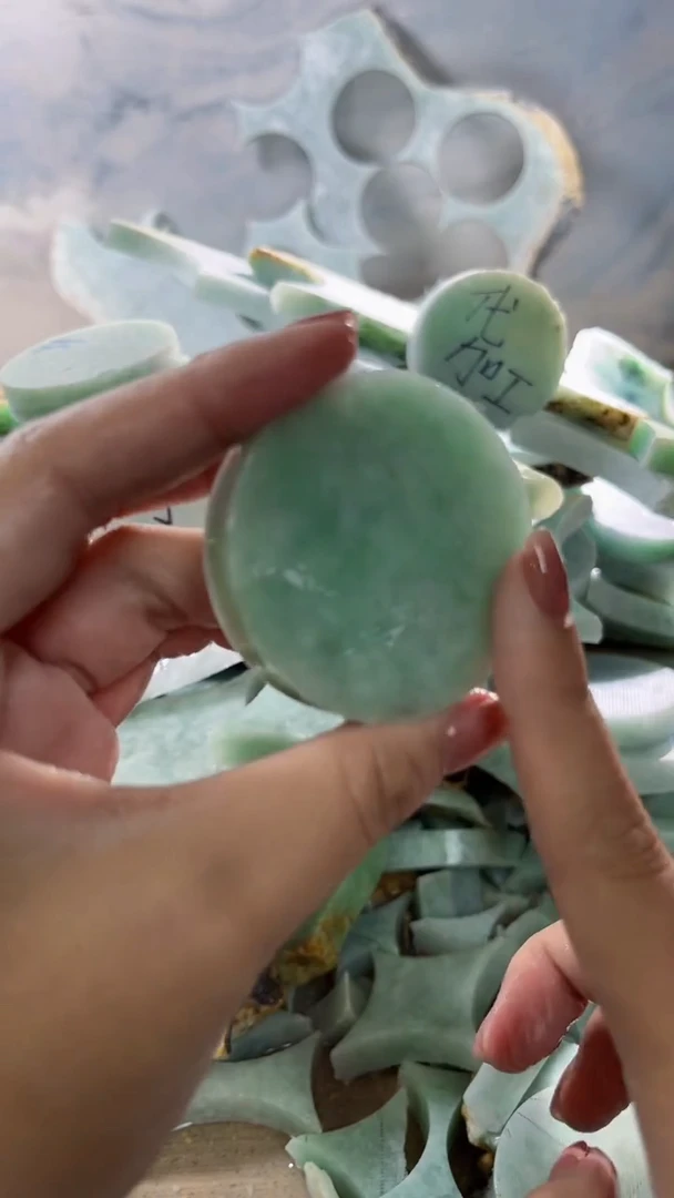 颈饰未镶嵌翡翠裸石翡翠缅甸翡翠A货钟3105