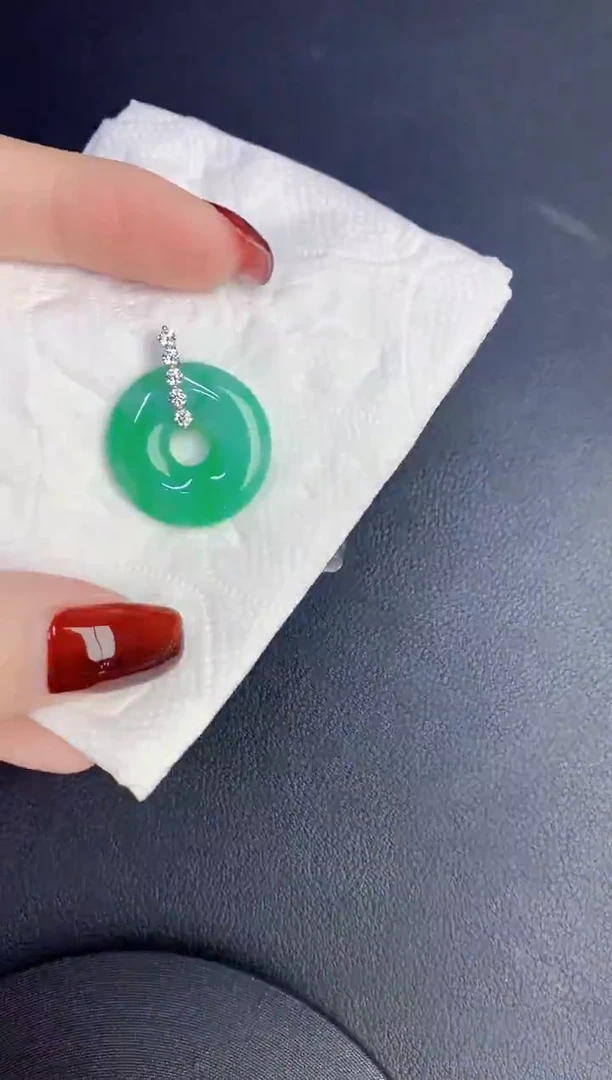 颈饰18K金镶嵌翡翠缅甸天然翡翠a货