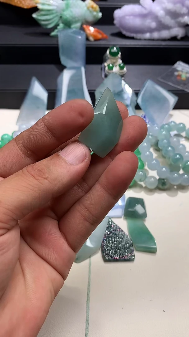 翡翠挂件未镶嵌1