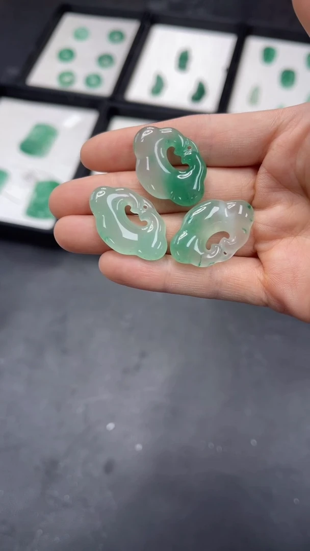 【闪购商品】石英质玉颈饰未镶嵌天然非洲翠如意锁多样性发一件