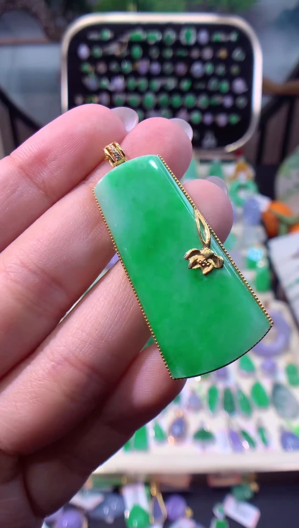 【闪购商品】翡翠颈饰18K金镶嵌缅甸天然A货翡翠