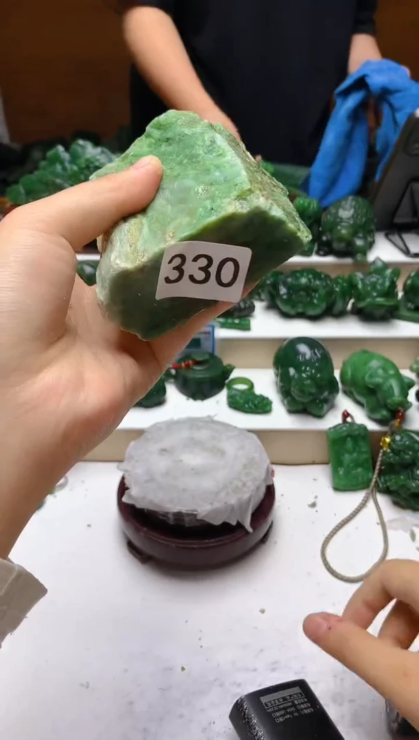 未镶嵌和田玉（碧玉）珠宝半成品1