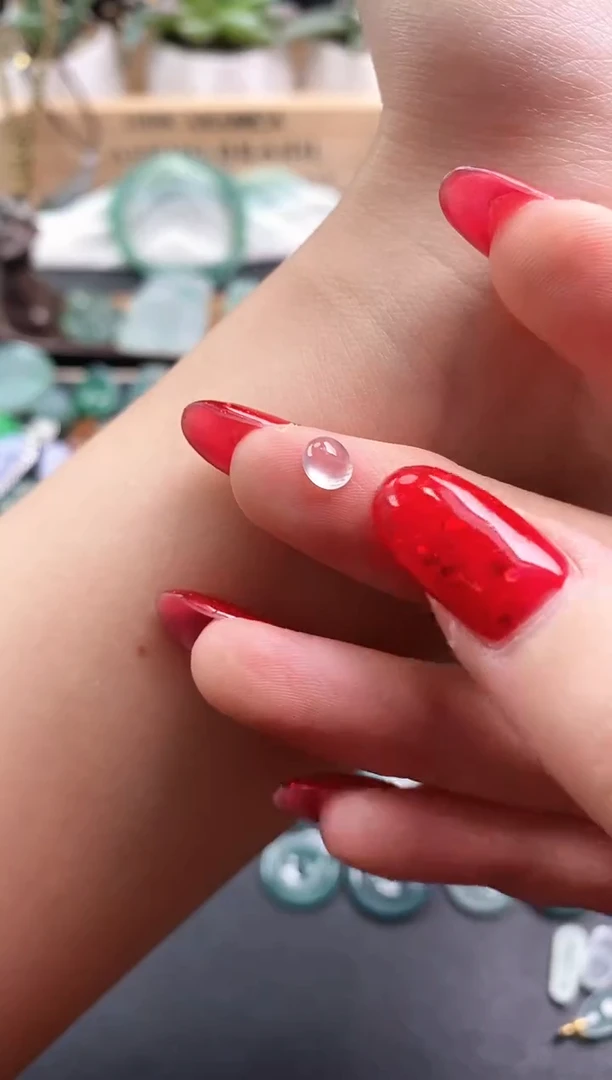 颈饰未镶嵌翡翠蛋面