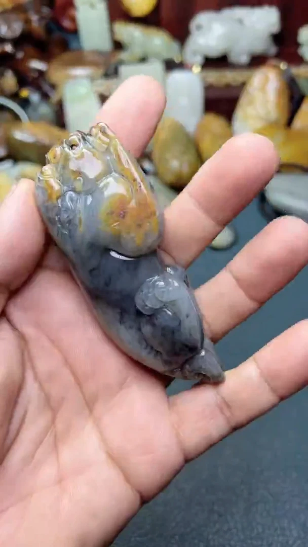 和田玉未镶嵌把件-