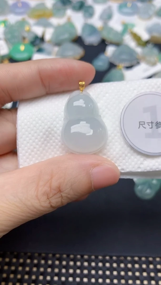 翡翠18K金镶嵌颈饰天然缅甸A货翡翠