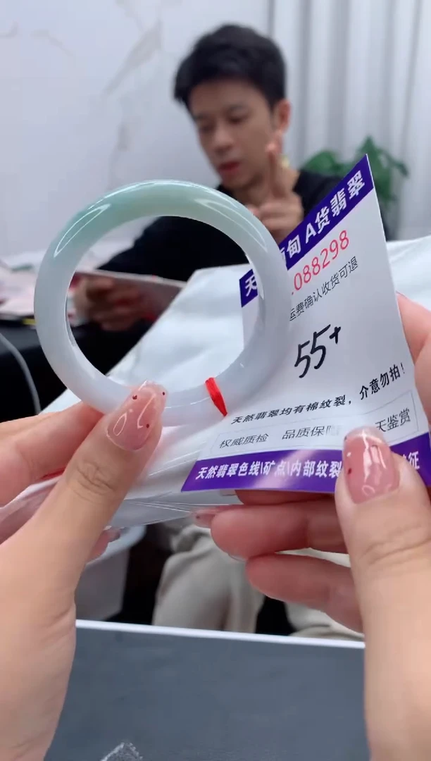 未镶嵌手镯翡翠有纹，完美者勿拍