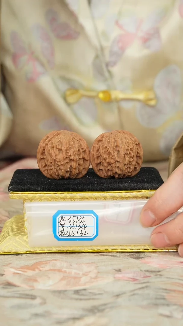 【闪购商品】文玩核桃把件一代楼